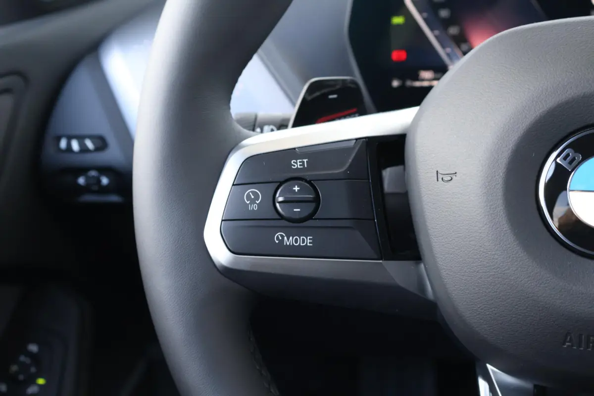 120 M Sport Design Edition | Sport Pakket Pro | Invidual Chalk | Panorama Dak | Harman Kardon | Elektr. Achterklep | Driving Assistant Plus | Comforttoegang |