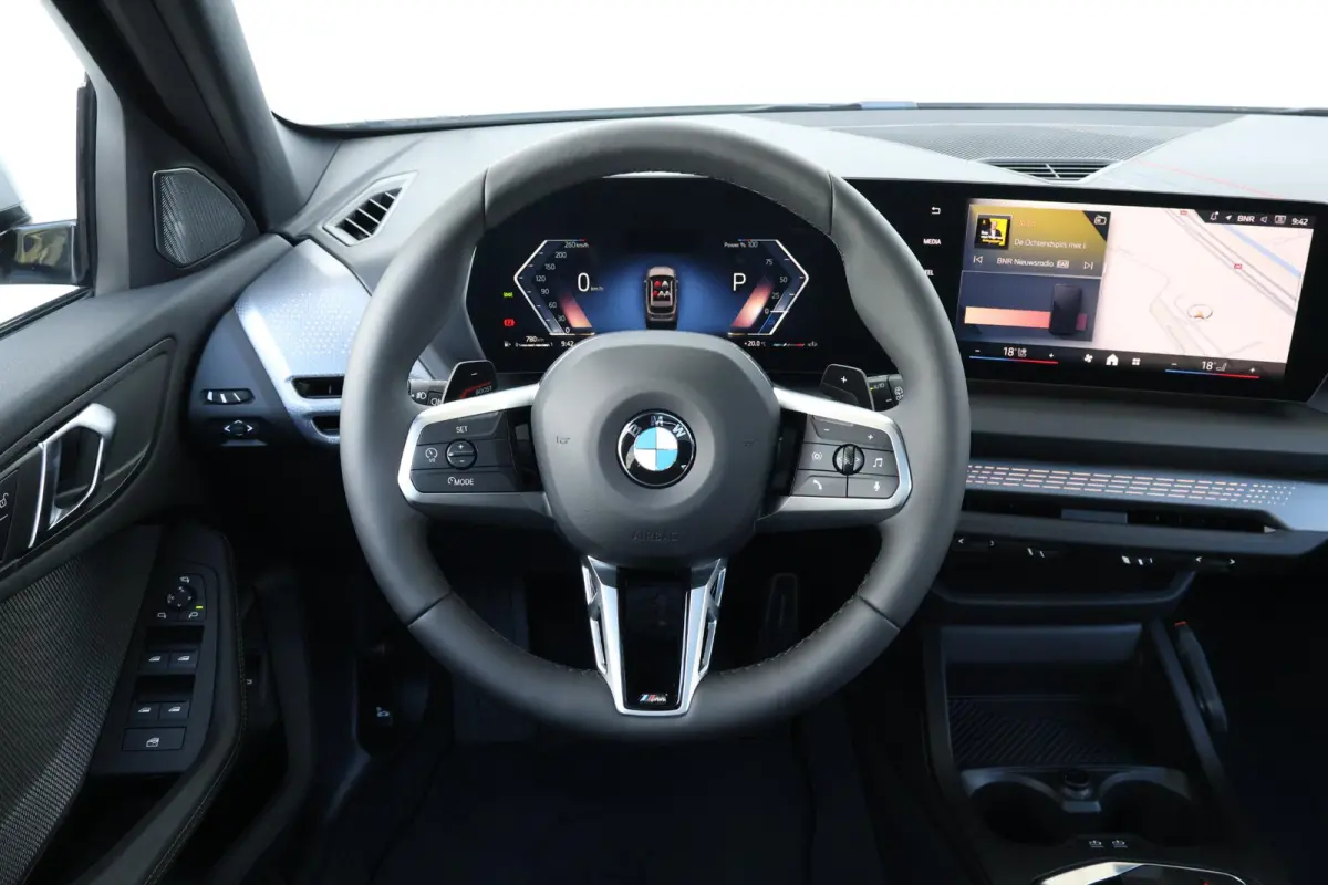 120 M Sport Design Edition | Sport Pakket Pro | Invidual Chalk | Panorama Dak | Harman Kardon | Elektr. Achterklep | Driving Assistant Plus | Comforttoegang |
