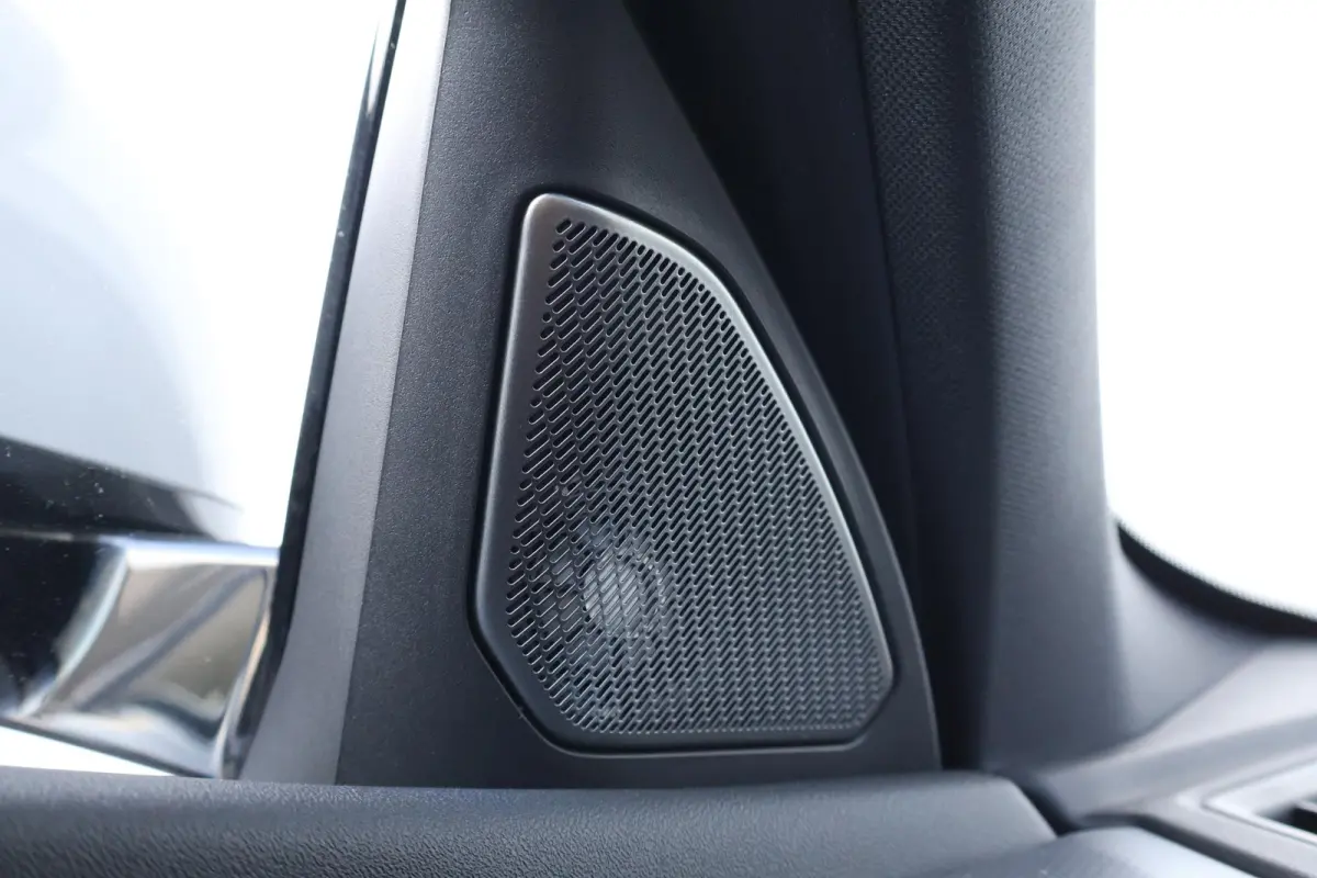 120 M Sport Design Edition | Sport Pakket Pro | Invidual Chalk | Panorama Dak | Harman Kardon | Elektr. Achterklep | Driving Assistant Plus | Comforttoegang |