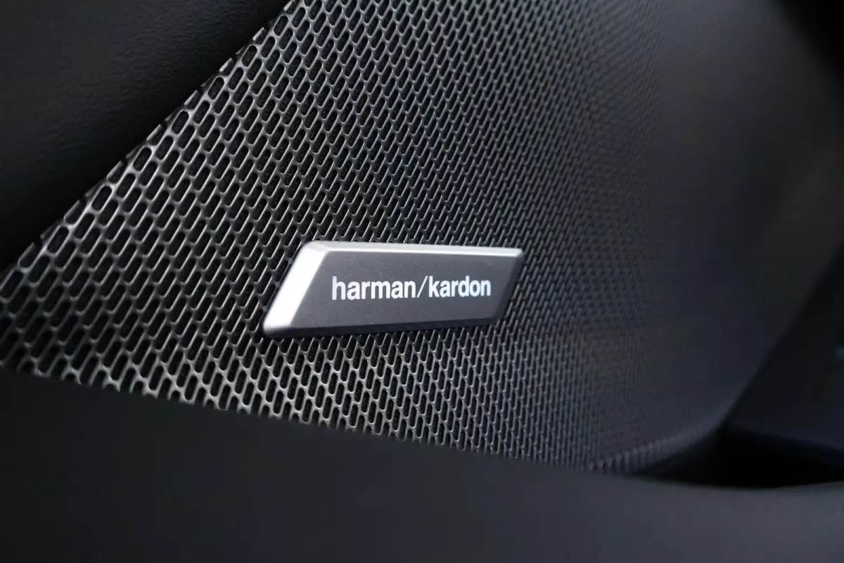 120 M Sport Design Edition | Sport Pakket Pro | Invidual Chalk | Panorama Dak | Harman Kardon | Elektr. Achterklep | Driving Assistant Plus | Comforttoegang |