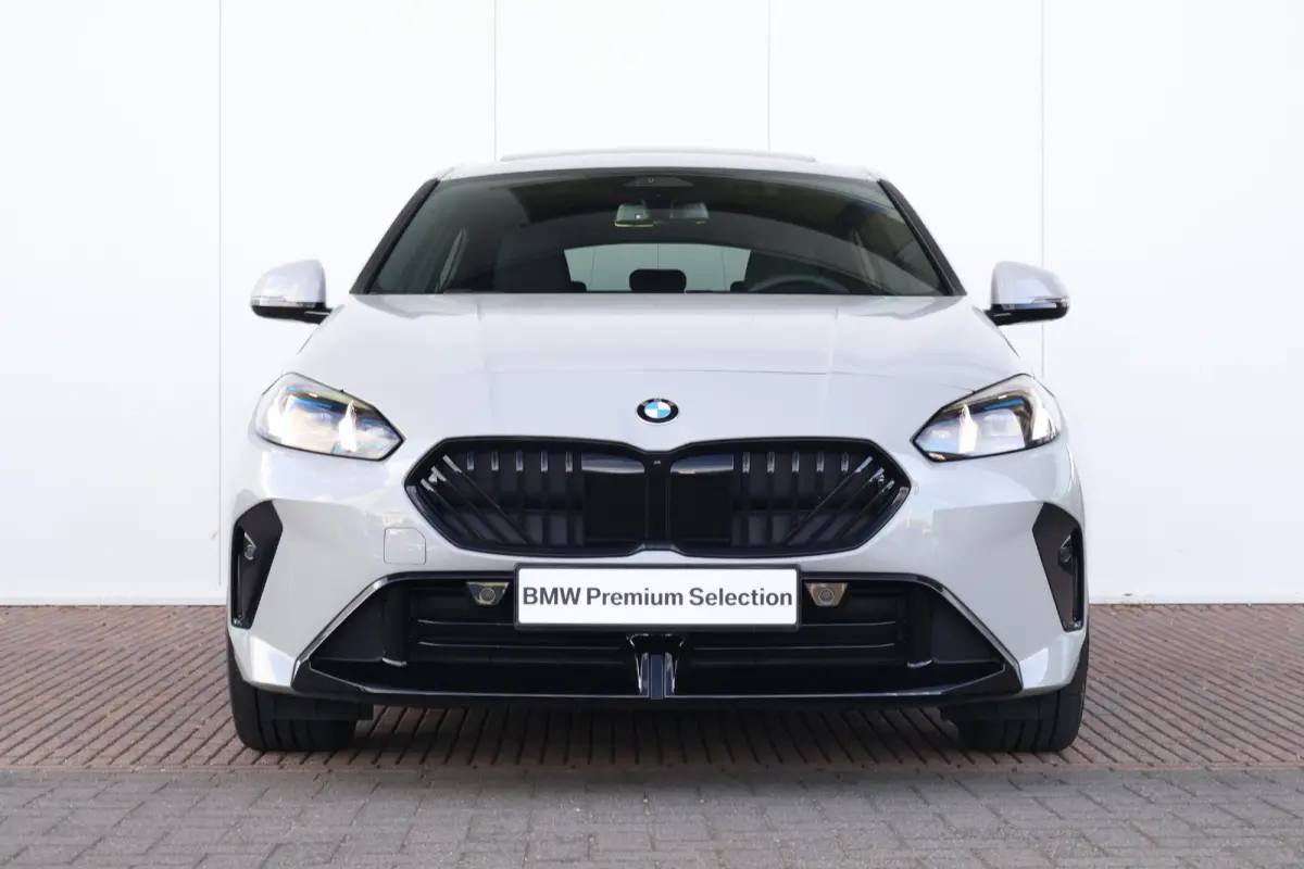 120 M Sport Design Edition | Sport Pakket Pro | Invidual Chalk | Panorama Dak | Harman Kardon | Elektr. Achterklep | Driving Assistant Plus | Comforttoegang |