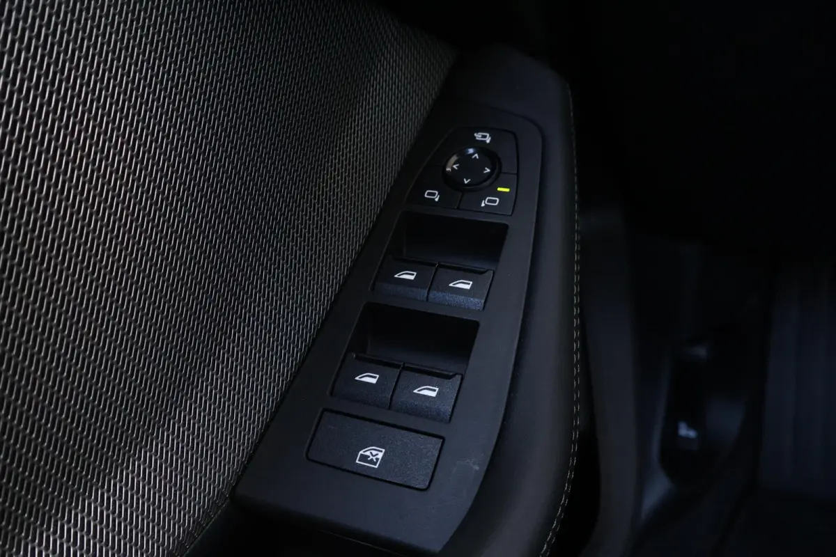 120 M Sport Design Edition | Sport Pakket Pro | Invidual Chalk | Panorama Dak | Harman Kardon | Elektr. Achterklep | Driving Assistant Plus | Comforttoegang |
