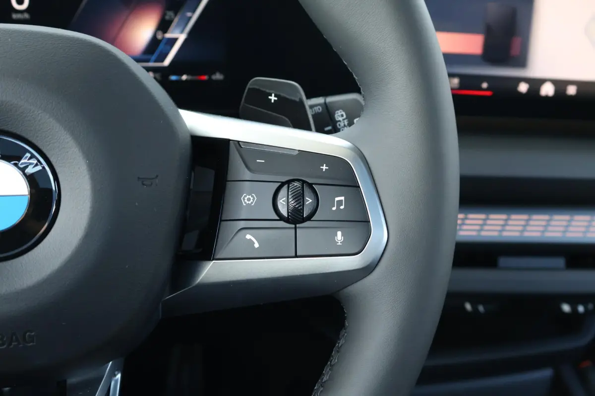 120 M Sport Design Edition | Sport Pakket Pro | Invidual Chalk | Panorama Dak | Harman Kardon | Elektr. Achterklep | Driving Assistant Plus | Comforttoegang |