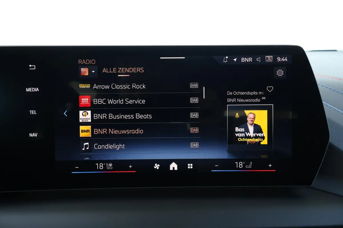 120 M Sport Design Edition | Sport Pakket Pro | Invidual Chalk | Panorama Dak | Harman Kardon | Elektr. Achterklep | Driving Assistant Plus | Comforttoegang |