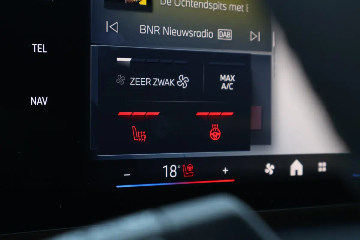 120 M Sport Design Edition | Sport Pakket Pro | Invidual Chalk | Panorama Dak | Harman Kardon | Elektr. Achterklep | Driving Assistant Plus | Comforttoegang |