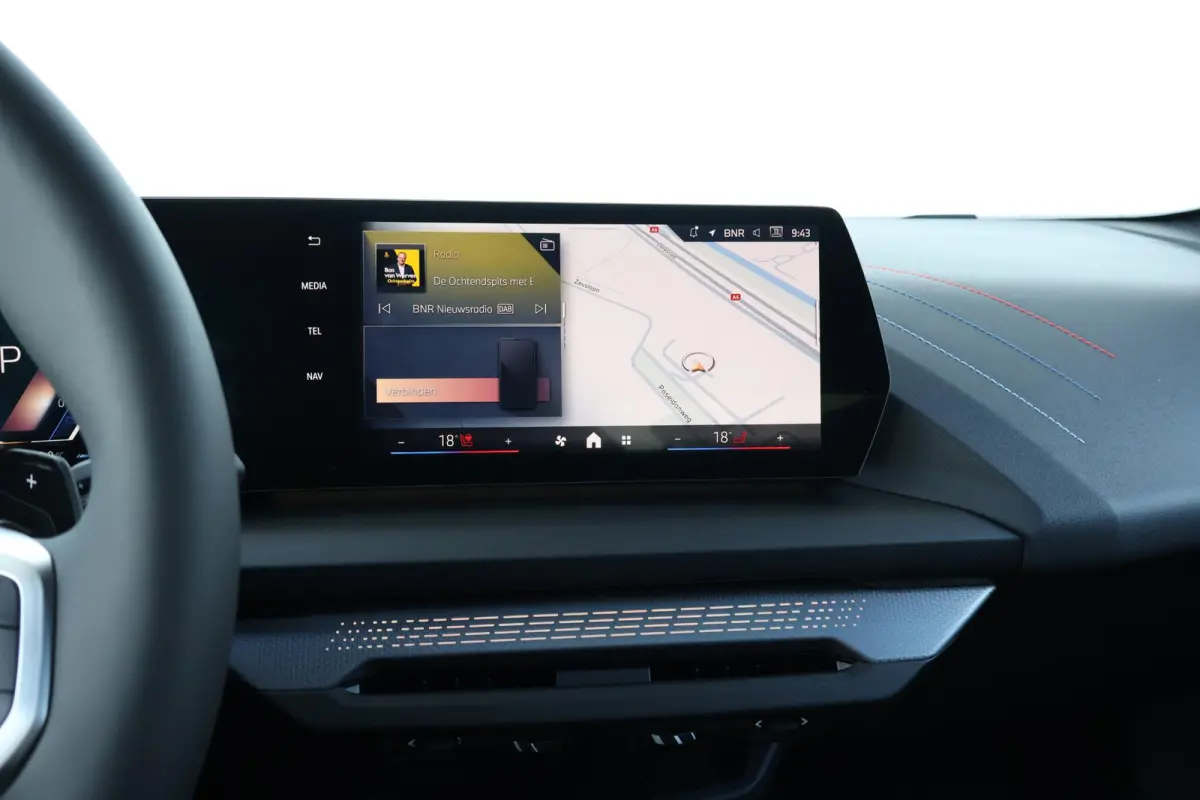 120 M Sport Design Edition | Sport Pakket Pro | Invidual Chalk | Panorama Dak | Harman Kardon | Elektr. Achterklep | Driving Assistant Plus | Comforttoegang |
