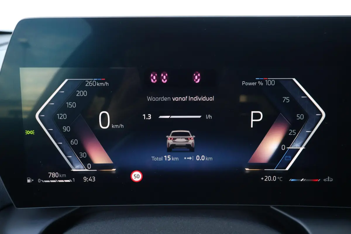120 M Sport Design Edition | Sport Pakket Pro | Invidual Chalk | Panorama Dak | Harman Kardon | Elektr. Achterklep | Driving Assistant Plus | Comforttoegang |