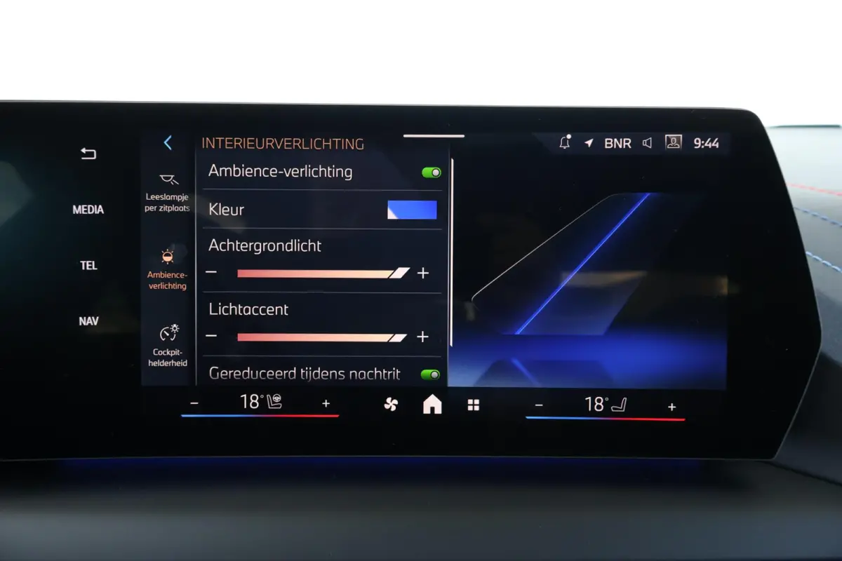 120 M Sport Design Edition | Sport Pakket Pro | Invidual Chalk | Panorama Dak | Harman Kardon | Elektr. Achterklep | Driving Assistant Plus | Comforttoegang |
