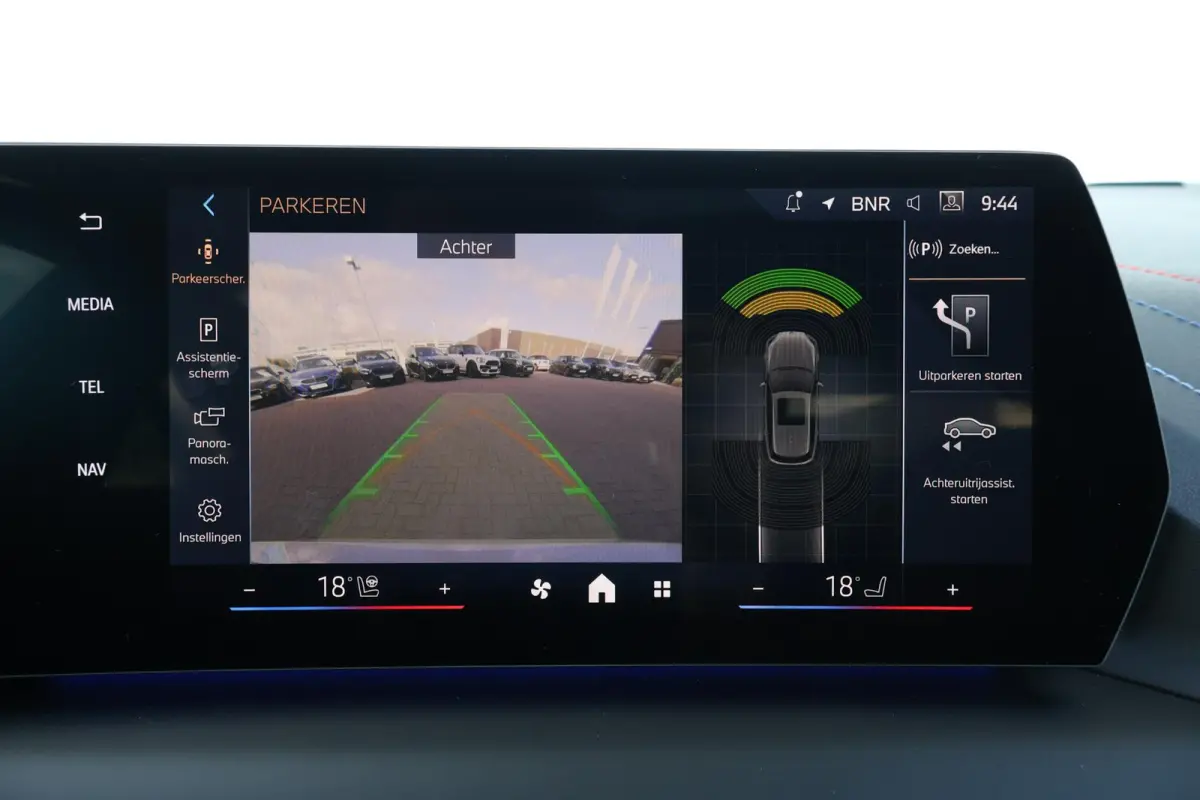 120 M Sport Design Edition | Sport Pakket Pro | Invidual Chalk | Panorama Dak | Harman Kardon | Elektr. Achterklep | Driving Assistant Plus | Comforttoegang |