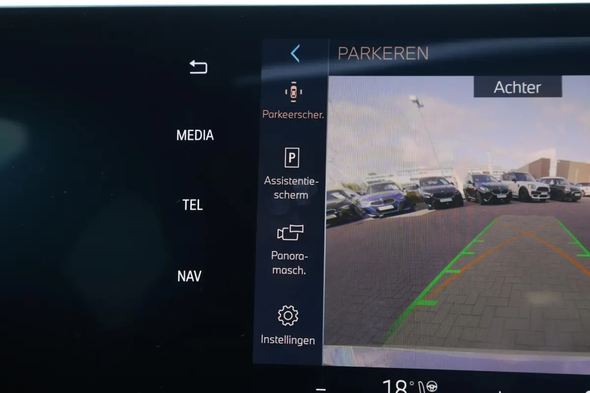 120 M Sport Design Edition | Sport Pakket Pro | Invidual Chalk | Panorama Dak | Harman Kardon | Elektr. Achterklep | Driving Assistant Plus | Comforttoegang |