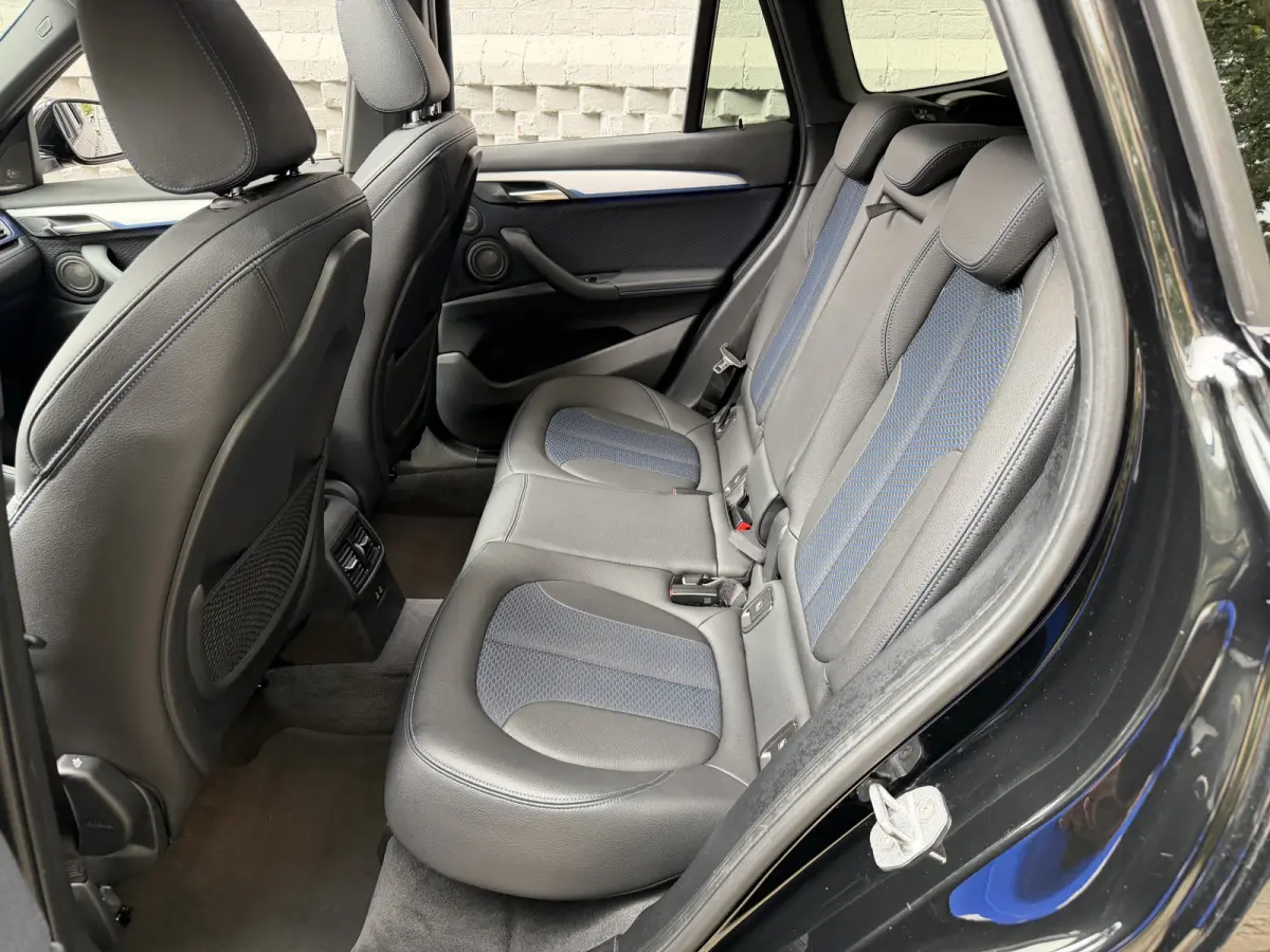 sDrive20i High Executive M sport Black edition Panorama dak Carplay