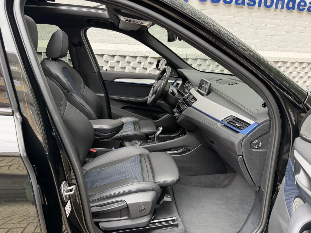 sDrive20i High Executive M sport Black edition Panorama dak Carplay