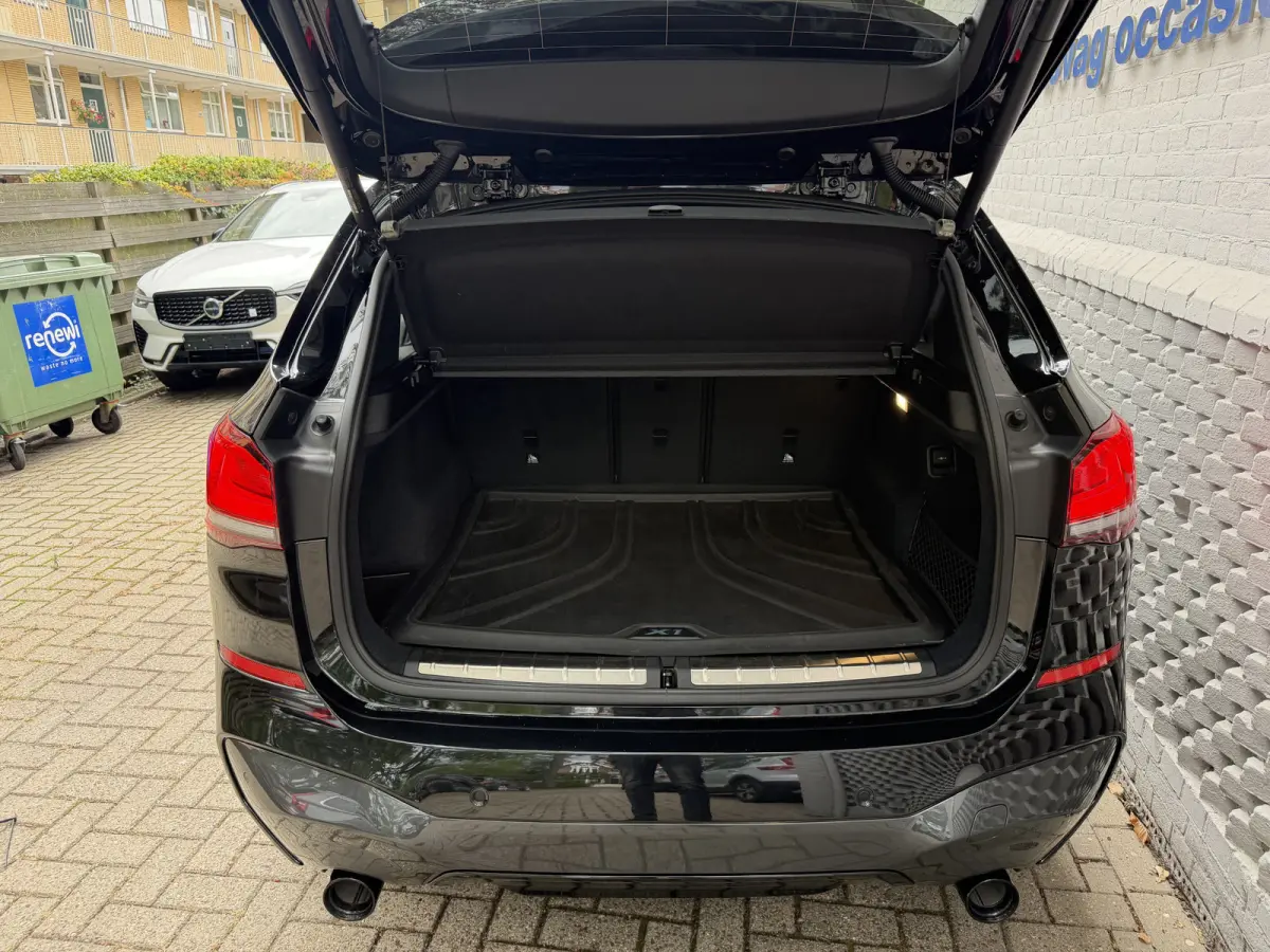 sDrive20i High Executive M sport Black edition Panorama dak Carplay