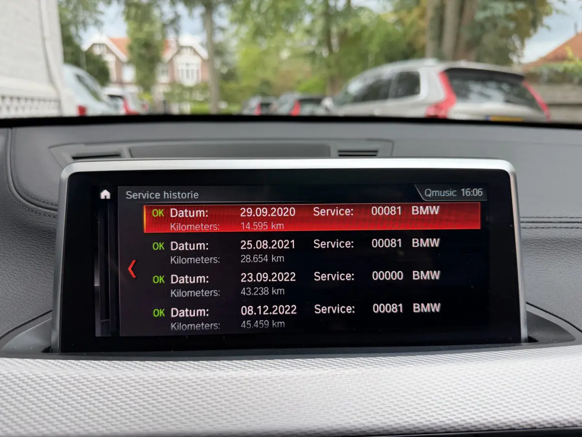 sDrive20i High Executive M sport Black edition Panorama dak Carplay