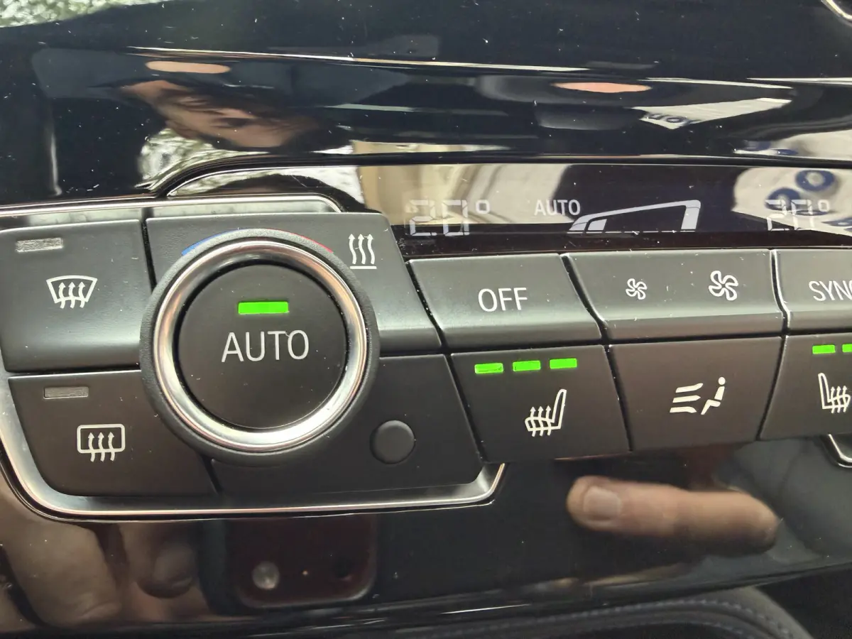 sDrive20i High Executive M sport Black edition Panorama dak Carplay