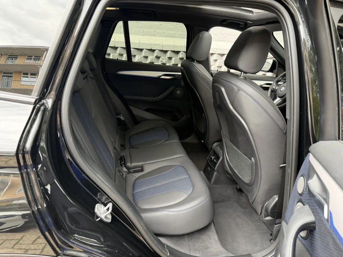 sDrive20i High Executive M sport Black edition Panorama dak Carplay