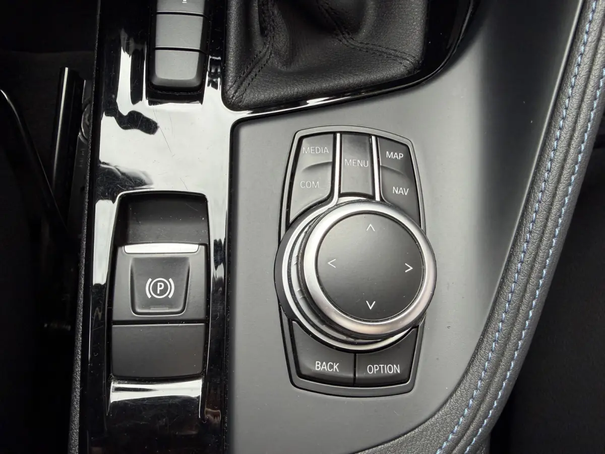 sDrive20i High Executive M sport Black edition Panorama dak Carplay