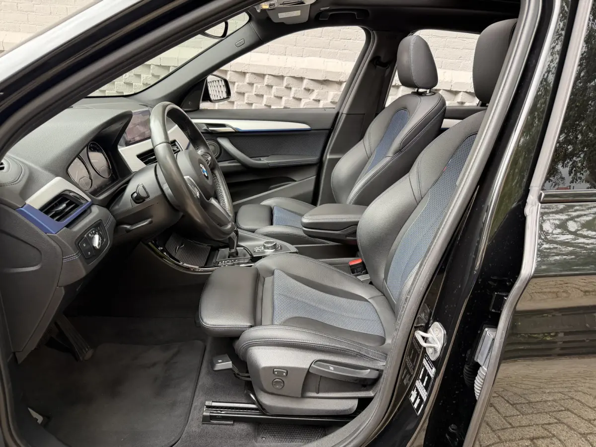 sDrive20i High Executive M sport Black edition Panorama dak Carplay