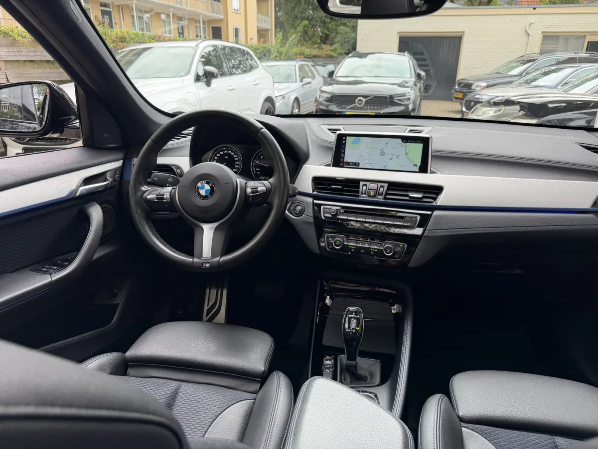 sDrive20i High Executive M sport Black edition Panorama dak Carplay