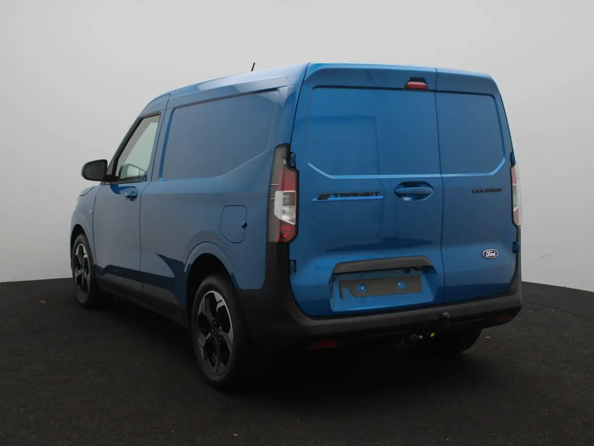 Limited 44 kWh | ADAPTIEVE CRUISE CONTROL | STOEL, STUUR EN VOORRUITVERWARMING | NAVIGATIE | TREKHAAK