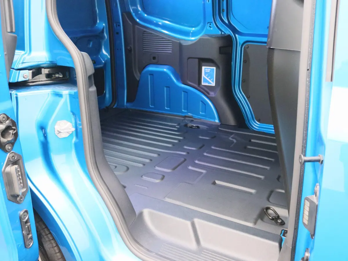 Limited 44 kWh | ADAPTIEVE CRUISE CONTROL | STOEL, STUUR EN VOORRUITVERWARMING | NAVIGATIE | TREKHAAK