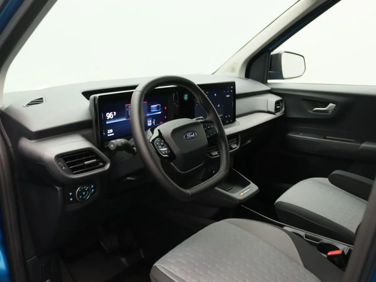Limited 44 kWh | ADAPTIEVE CRUISE CONTROL | STOEL, STUUR EN VOORRUITVERWARMING | NAVIGATIE | TREKHAAK