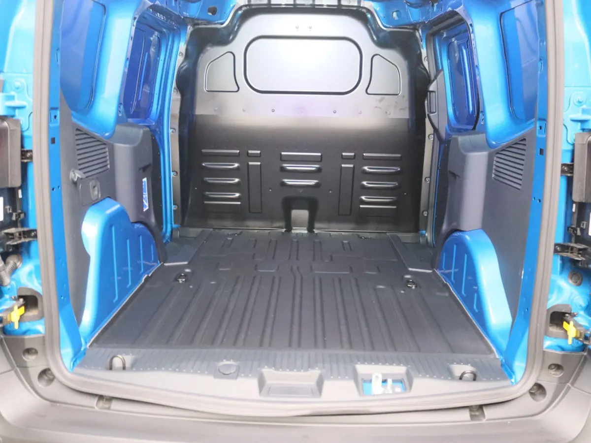 Limited 44 kWh | ADAPTIEVE CRUISE CONTROL | STOEL, STUUR EN VOORRUITVERWARMING | NAVIGATIE | TREKHAAK