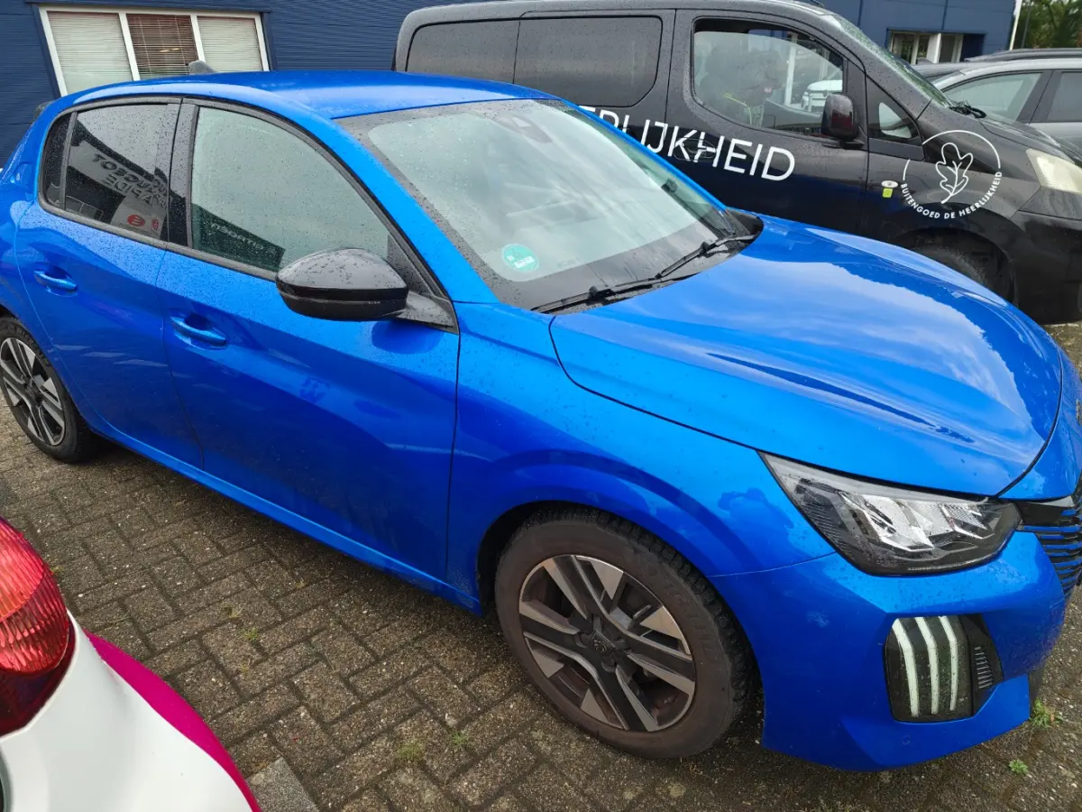 1.2 PureTech 100 Allure | Apple Carplay / Android Auto | Navigatie | Camera | Cruise Control | | Achterbank in delen neerklapbaar | Achteruitrijcamera | Apple Carplay/Android Auto|telefoonin