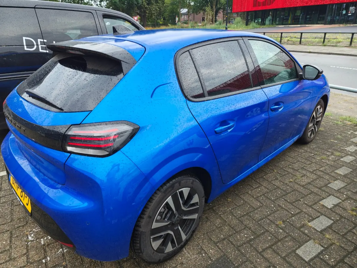 1.2 PureTech 100 Allure | Apple Carplay / Android Auto | Navigatie | Camera | Cruise Control | | Achterbank in delen neerklapbaar | Achteruitrijcamera | Apple Carplay/Android Auto|telefoonin