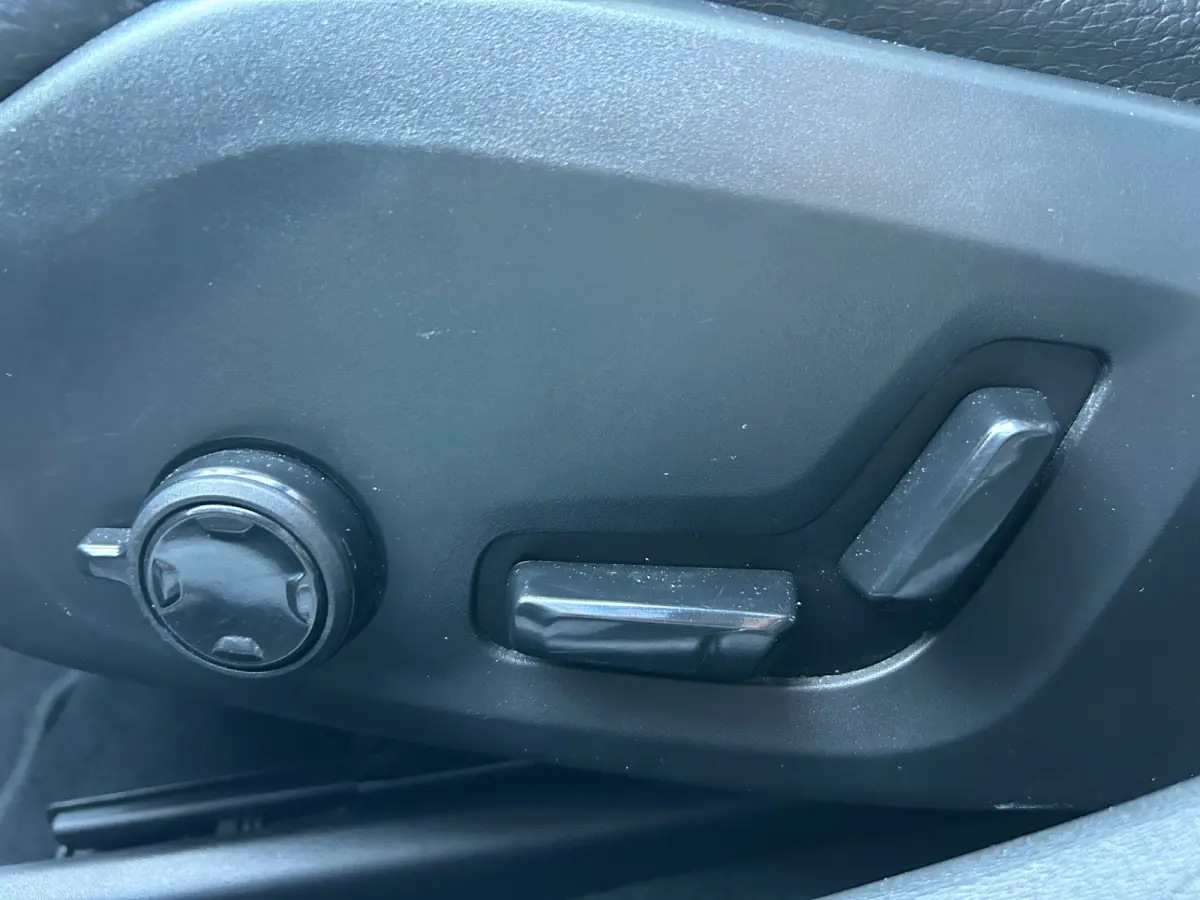 2.0 T4 Momentum | Pilot Assist | BLIS | Memory | Leder | Standkachel | Stoel- & stuurverwarming | CarPlay |