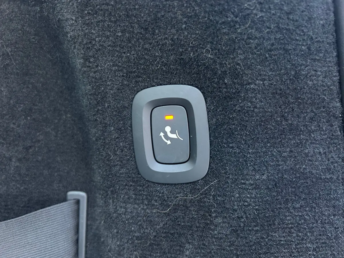 2.0 T4 Momentum | Pilot Assist | BLIS | Memory | Leder | Standkachel | Stoel- & stuurverwarming | CarPlay |