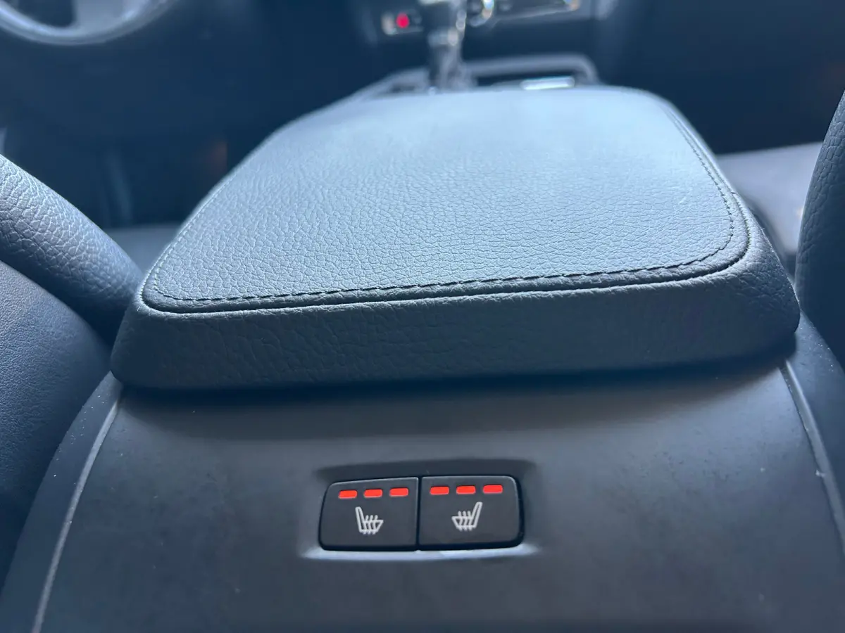 2.0 T4 Momentum | Pilot Assist | BLIS | Memory | Leder | Standkachel | Stoel- & stuurverwarming | CarPlay |