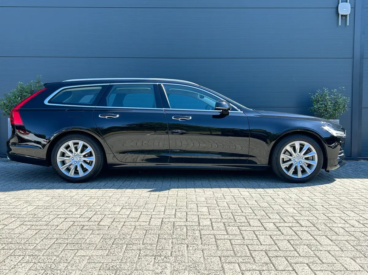 2.0 T4 Momentum | Pilot Assist | BLIS | Memory | Leder | Standkachel | Stoel- & stuurverwarming | CarPlay |