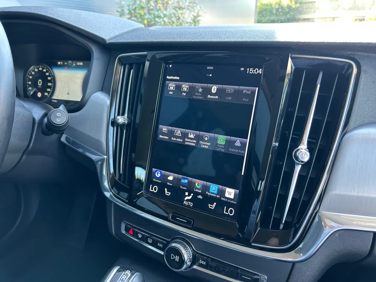 2.0 T4 Momentum | Pilot Assist | BLIS | Memory | Leder | Standkachel | Stoel- & stuurverwarming | CarPlay |