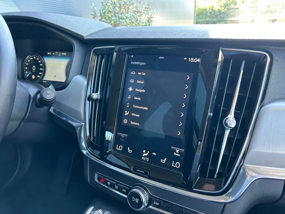 2.0 T4 Momentum | Pilot Assist | BLIS | Memory | Leder | Standkachel | Stoel- & stuurverwarming | CarPlay |