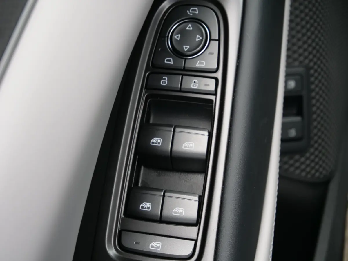 1.5 DM-i Boost 184 Pk Automaat Navi / Apple Carplay / DAB / Camera