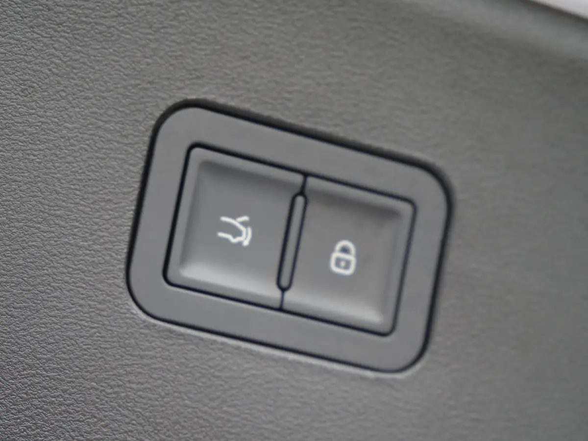 1.5 DM-i Boost 184 Pk Automaat Navi / Apple Carplay / DAB / Camera