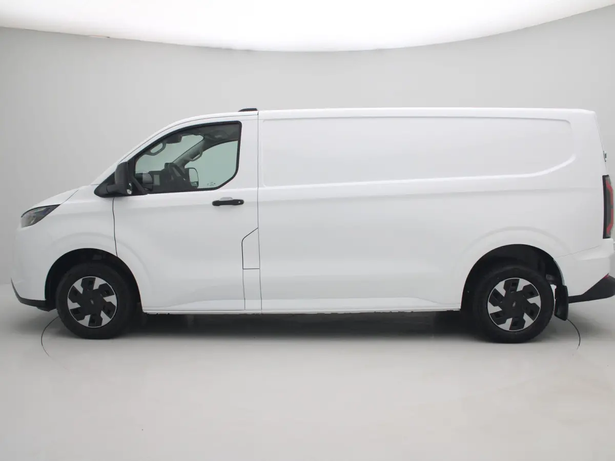 340 L2H1 Trend 71 kWh | Laadvloer bescherming | Trekhaakvoorbereiding | All Weather banden | LED laadruimteverlichting | Bekleding zijwand en achterdeuren |