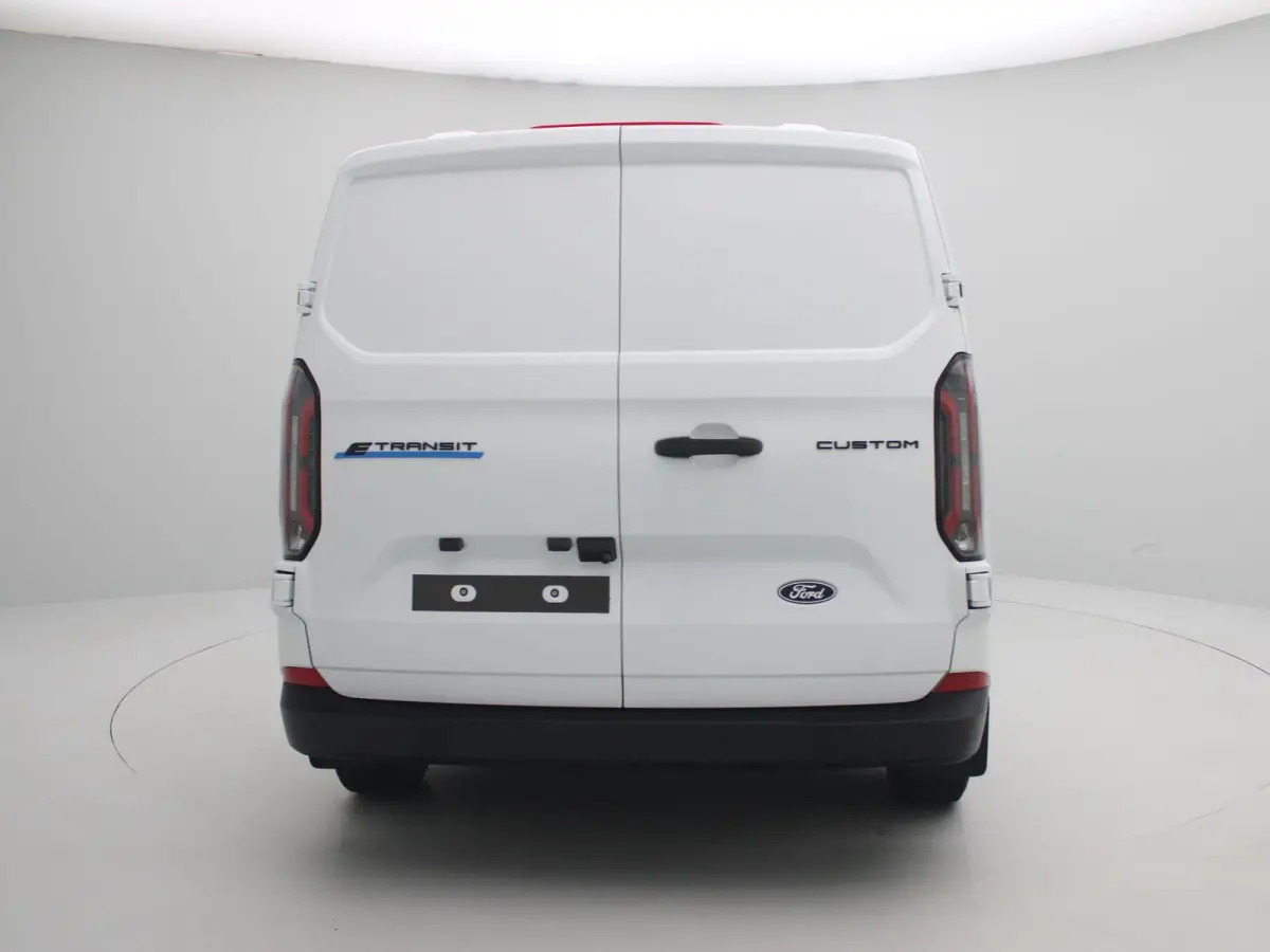 340 L2H1 Trend 71 kWh | Laadvloer bescherming | Trekhaakvoorbereiding | All Weather banden | LED laadruimteverlichting | Bekleding zijwand en achterdeuren |