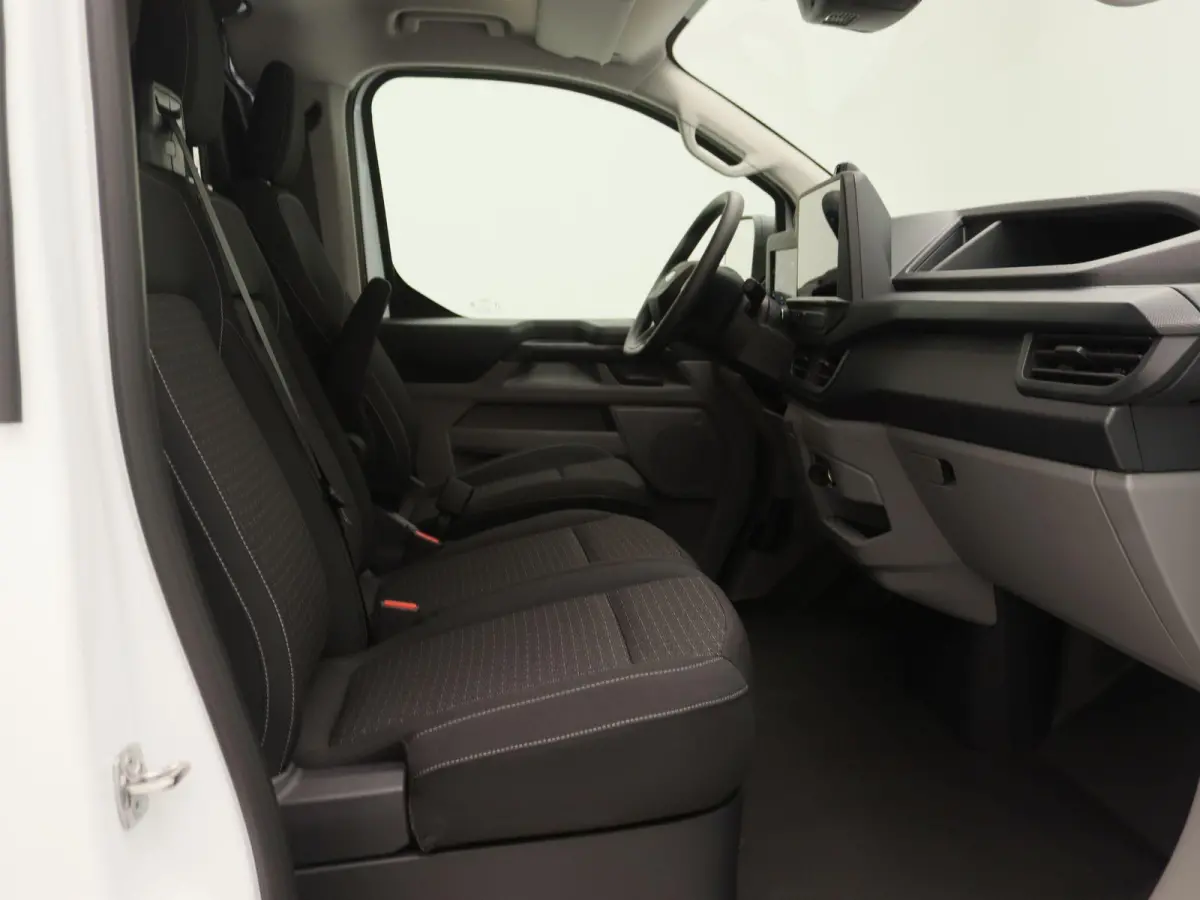 340 L2H1 Trend 71 kWh | Laadvloer bescherming | Trekhaakvoorbereiding | All Weather banden | LED laadruimteverlichting | Bekleding zijwand en achterdeuren |