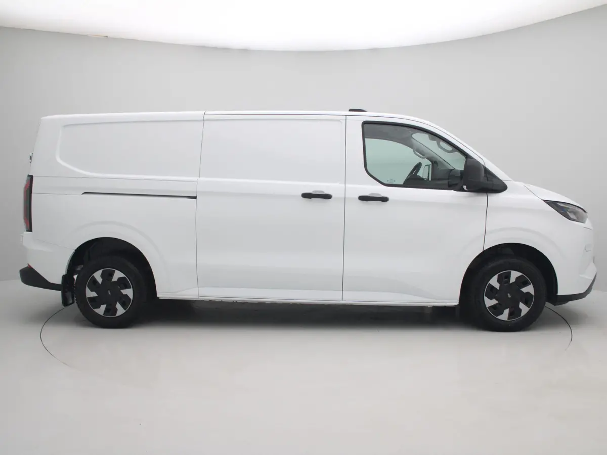 340 L2H1 Trend 71 kWh | Laadvloer bescherming | Trekhaakvoorbereiding | All Weather banden | LED laadruimteverlichting | Bekleding zijwand en achterdeuren |