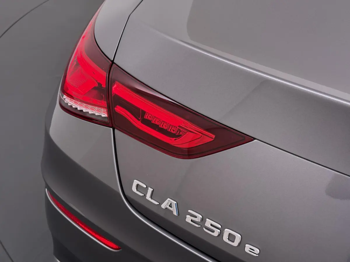 250 e Business Solution AMG VAN: 29.900,- VOOR: 26.877,- UW HERFSTVOORDEEL: 3.023,- AMG | COMPLEET ONDERHOUDEN | SFEERVERLICHTING | STOELVERWARMING | ACHTERUITRIJCAMERA | RIJKLAARPRIJS | 12 