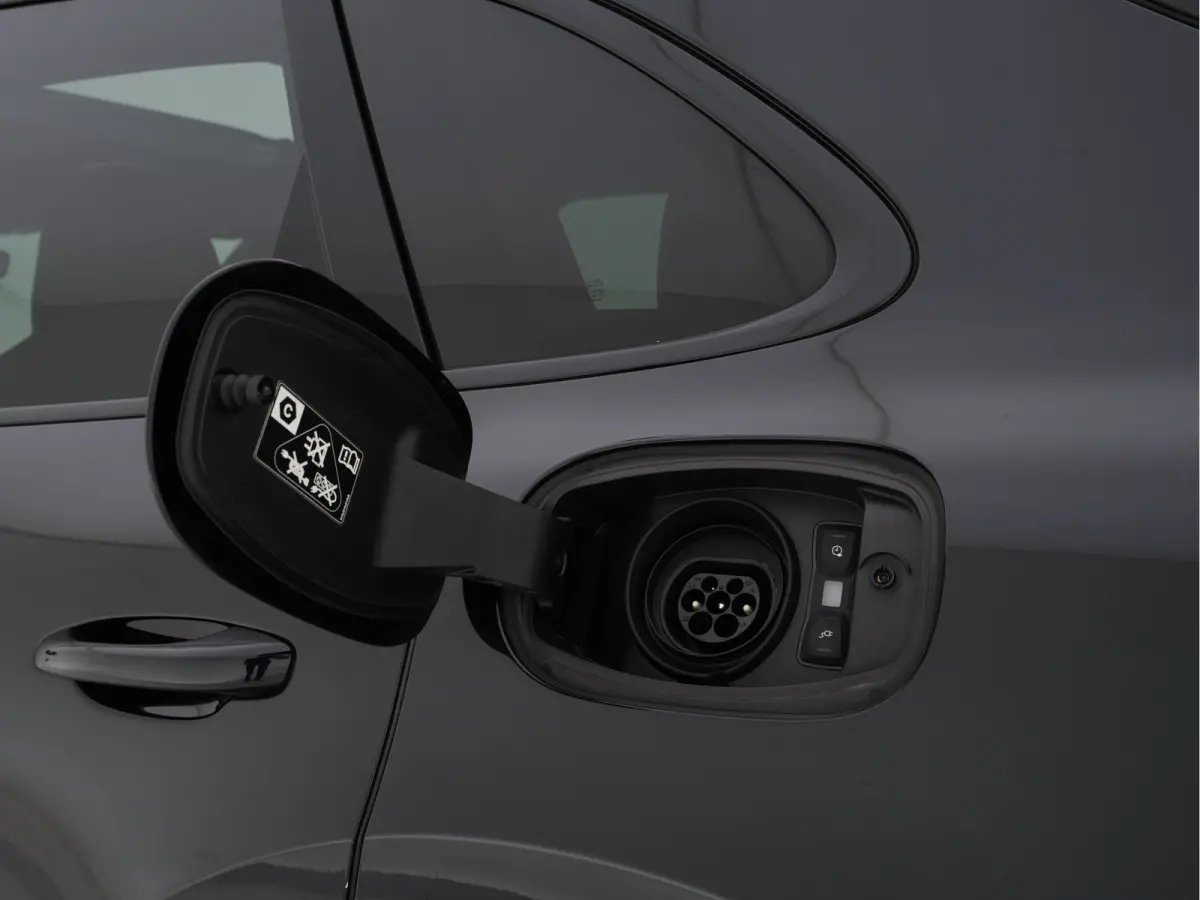 3.0 E-Hybrid AWD (Plug-in) {SoH-100%} (INCL-BTW) *PANO | LEATHER | FULL-LED | SPORTCHRONO | MEMORY-PACK | BOSE-AUDIO | TOPVIEW | HEATED/VENTILATED-SPORTSEATS | DAB | NAVI-FULLAMP | PRIVACY-G