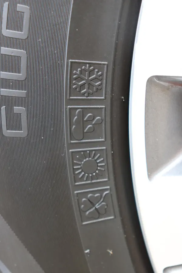 1.2 PureTech Allure | Navi | Camera | Panoramadak | Cruise control | PDC V+A | Clima | LMV 17"|