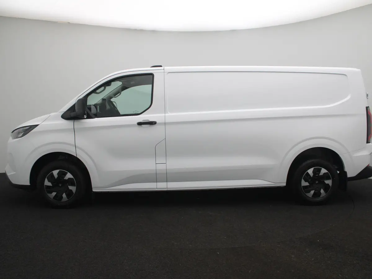 340 L2H1 Trend 71 kWh | Laadvloer bescherming | Trekhaakvoorbereiding | All Weather banden | LED laadruimteverlichting | Bekleding zijwand en achterdeuren |