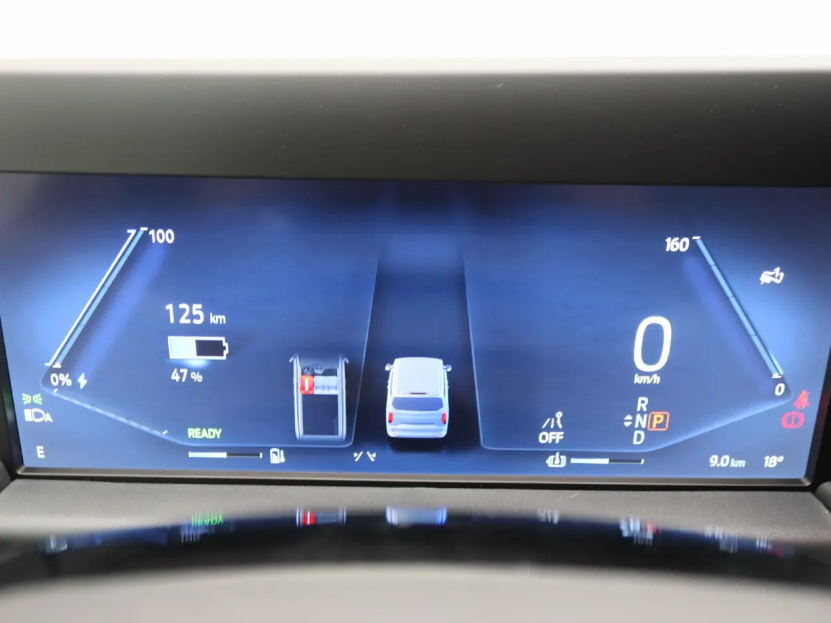 340 L2H1 Trend 71 kWh | Laadvloer bescherming | Trekhaakvoorbereiding | All Weather banden | LED laadruimteverlichting | Bekleding zijwand en achterdeuren |