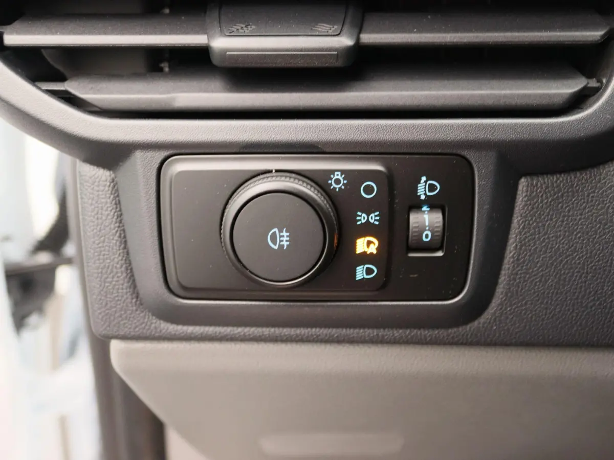 340 L2H1 Trend 71 kWh | Laadvloer bescherming | Trekhaakvoorbereiding | All Weather banden | LED laadruimteverlichting | Bekleding zijwand en achterdeuren |