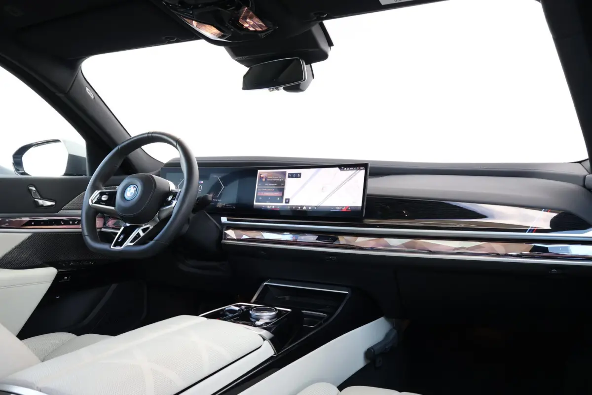 750e xDrive | SoH 100% | M-Sport Pakket | Individual Leder | Driving Assistant Professional | Parking Assistant Professional | Active Steering | Climate Acoustics Pack |