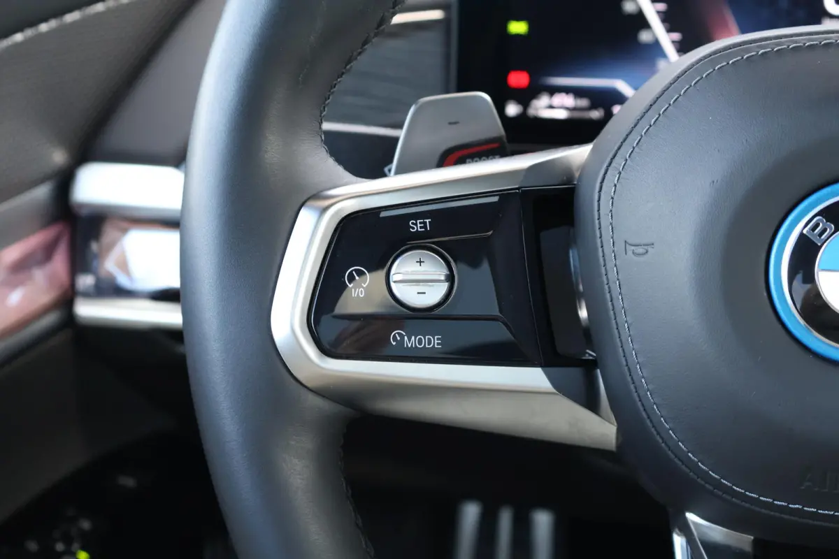 750e xDrive | SoH 100% | M-Sport Pakket | Individual Leder | Driving Assistant Professional | Parking Assistant Professional | Active Steering | Climate Acoustics Pack |