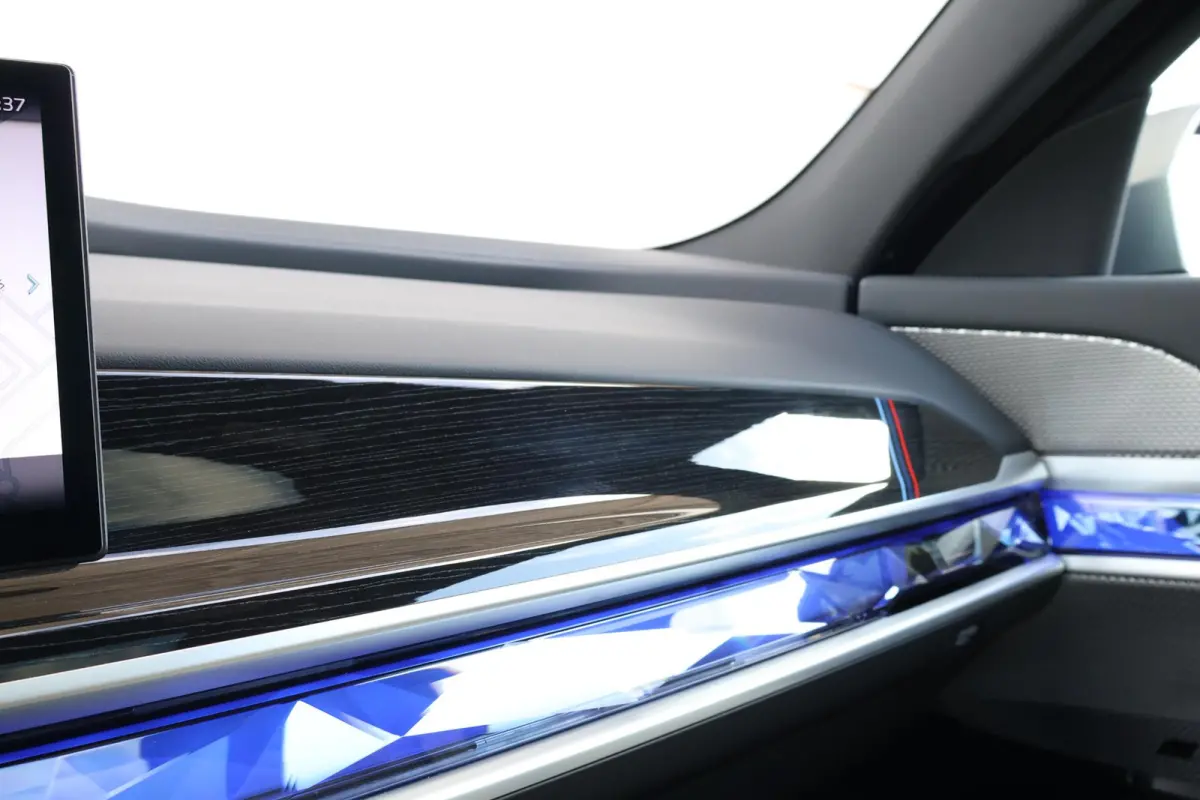 750e xDrive | SoH 100% | M-Sport Pakket | Individual Leder | Driving Assistant Professional | Parking Assistant Professional | Active Steering | Climate Acoustics Pack |